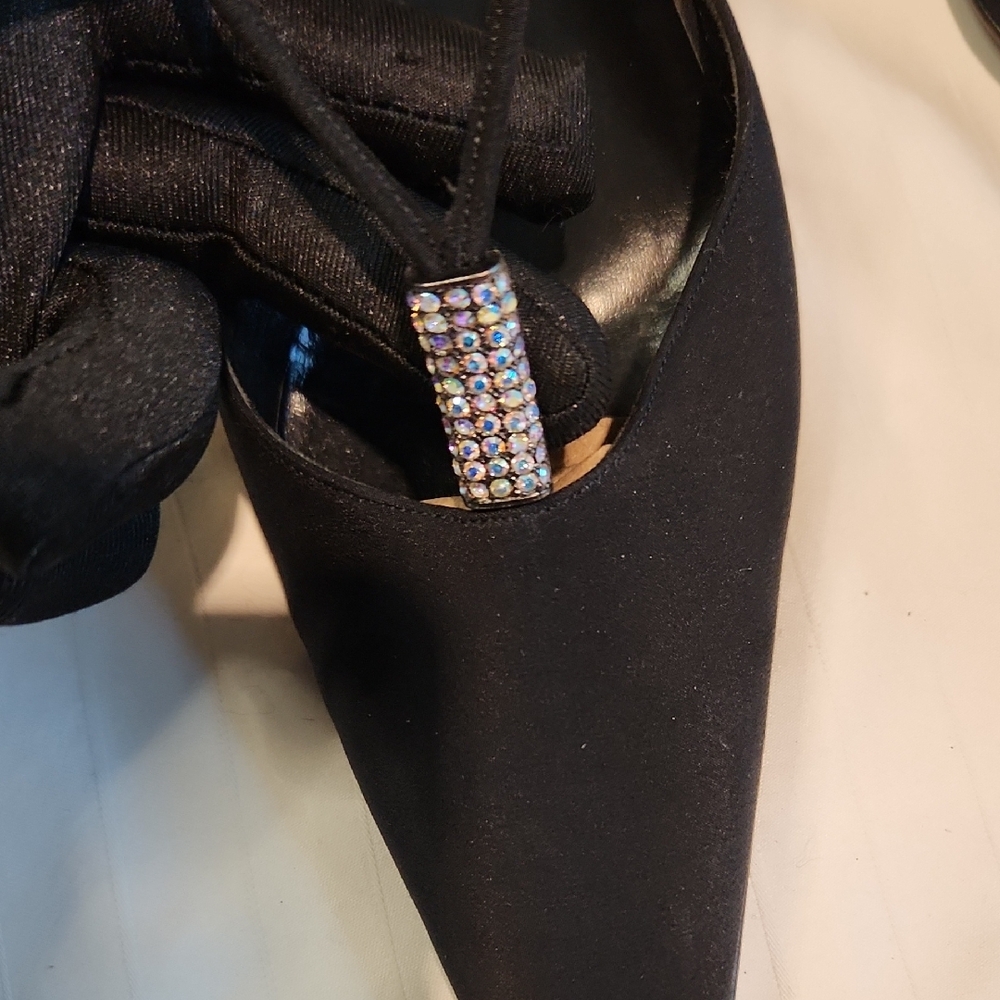St. John Black Pointed Toe Ankle-Strap Heels with Crystal T-Bar Heels Sz 8 - Picture 5 of 8